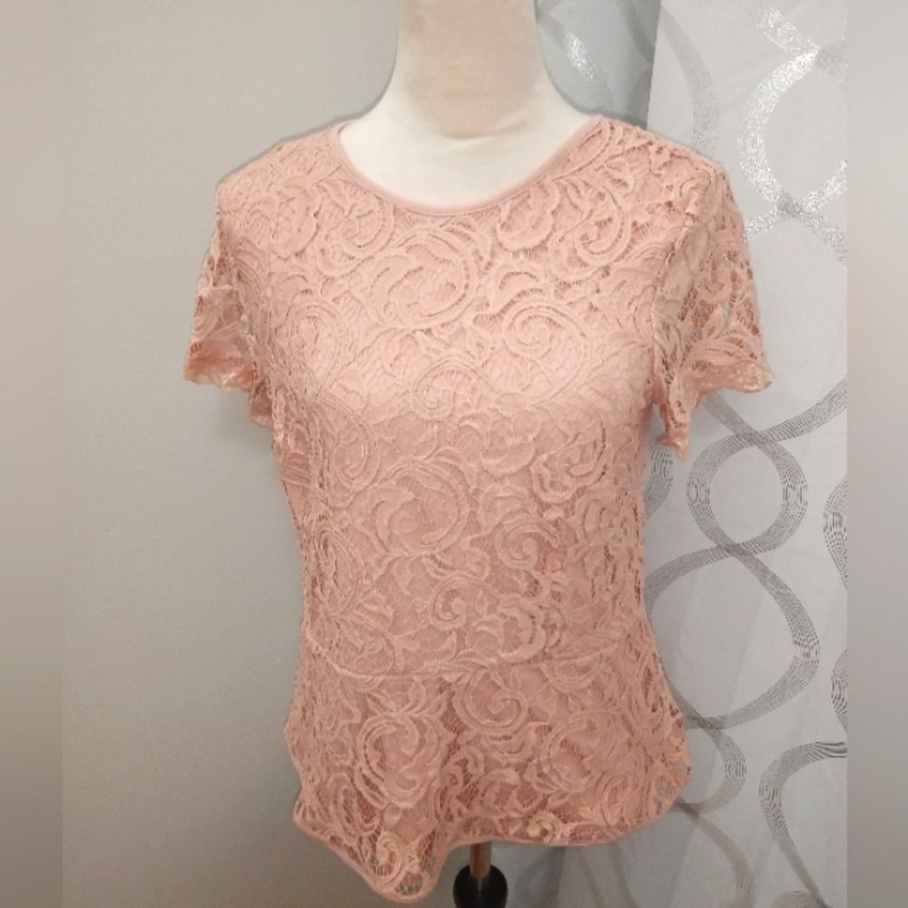 Adrianna Papell Blush Pink Lace Overlay Peplum Blouse  size M - Picture 2 of 8